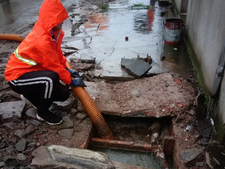 临清专业清理污水池 炜誉市政以规范流程守护城市 “肠道”